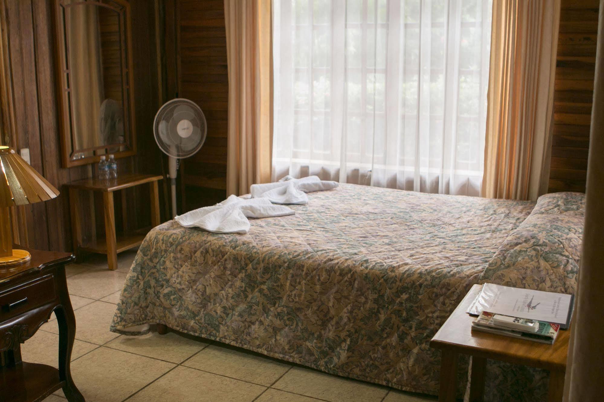 Santa Elena Lodge Cuajiniquil Екстер'єр фото